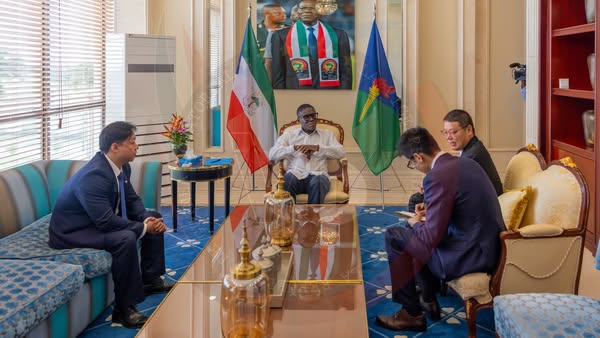 Guinée équatoriale : le vice-président rencontre le nouveau DG de la CRBC de Malabo
