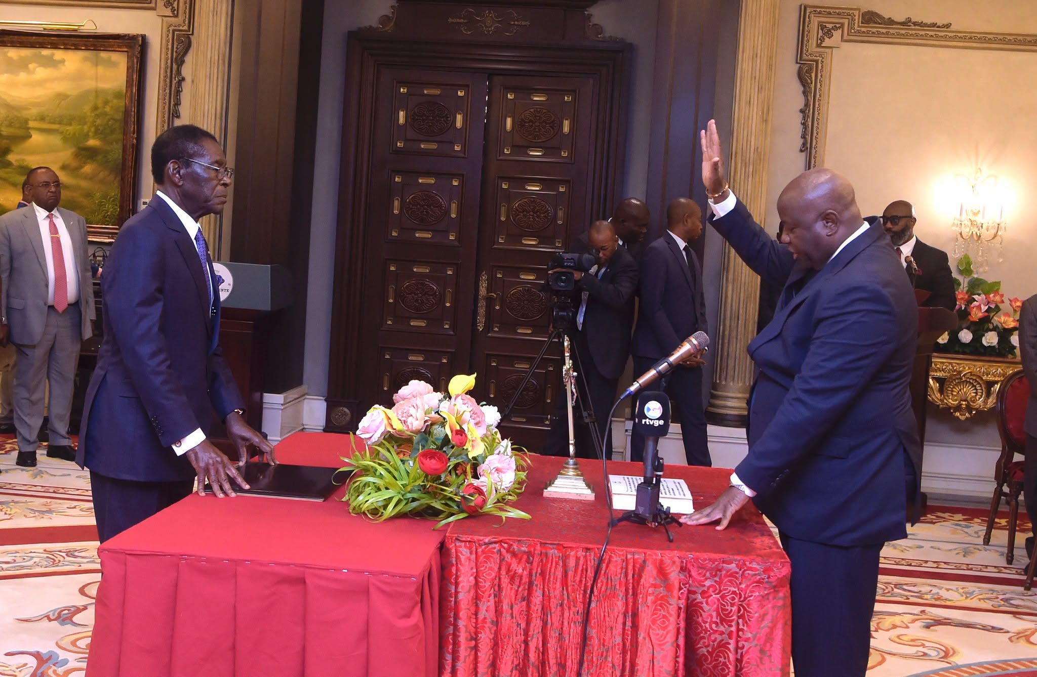 Guinée équatoriale: le premier ministre Manuel Osa prête serment
